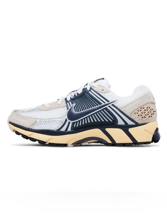 Nike Men’s Air Zoom Vomero 5 - Picture 2 of 5